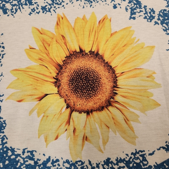 💥SALE💥Sunflower Blue, White, short sleeve Tee - Picture 4 of 4